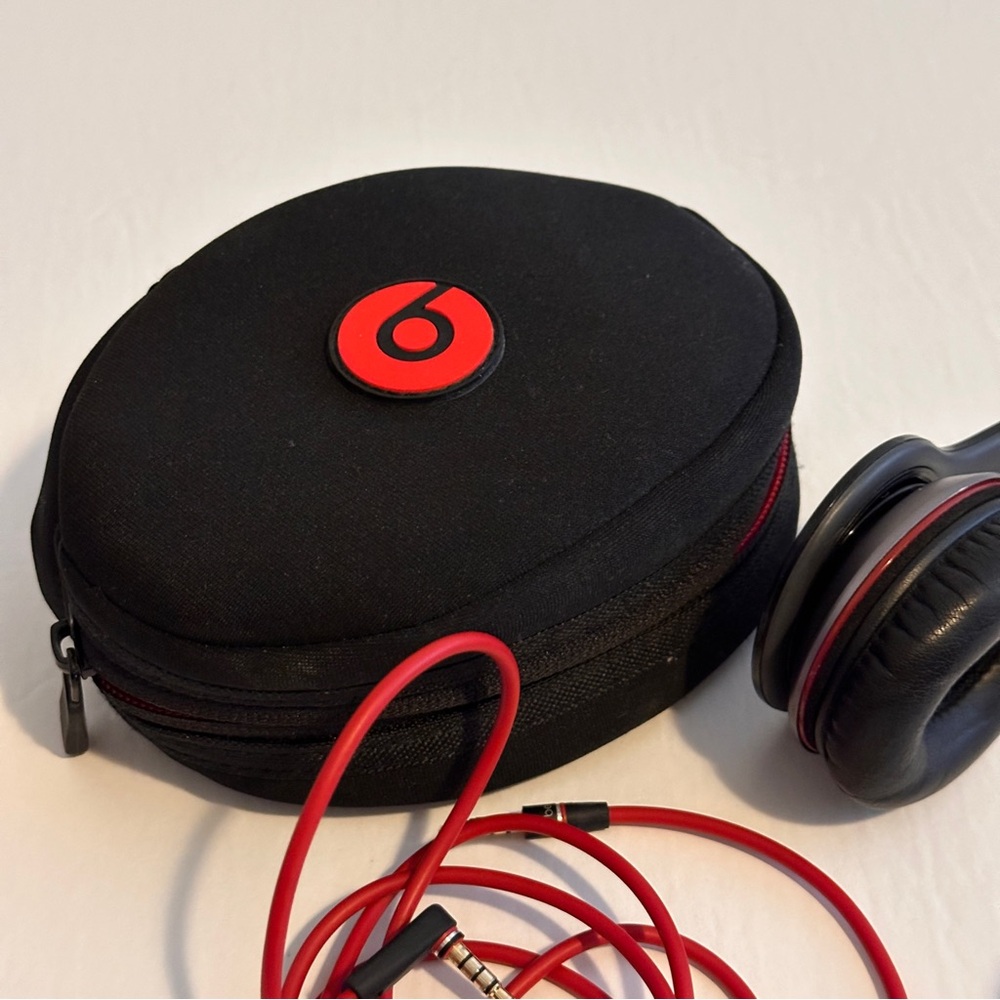 Beats by Dre Solo HD Wired Over-Ear Headphones Black Red Preowned - Picture 7 of 8